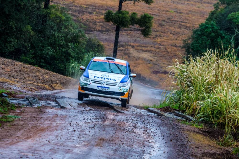 Chuva ‘apimenta’ disputa da quarta do Gaúcho de Rally